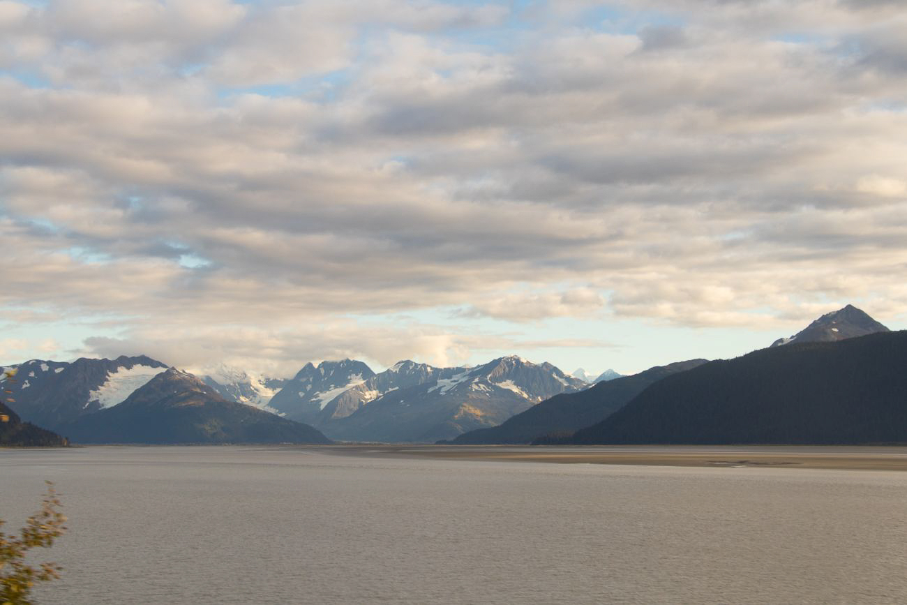 ... auf die gegenüberliegende Seite der Resurrection Bay 