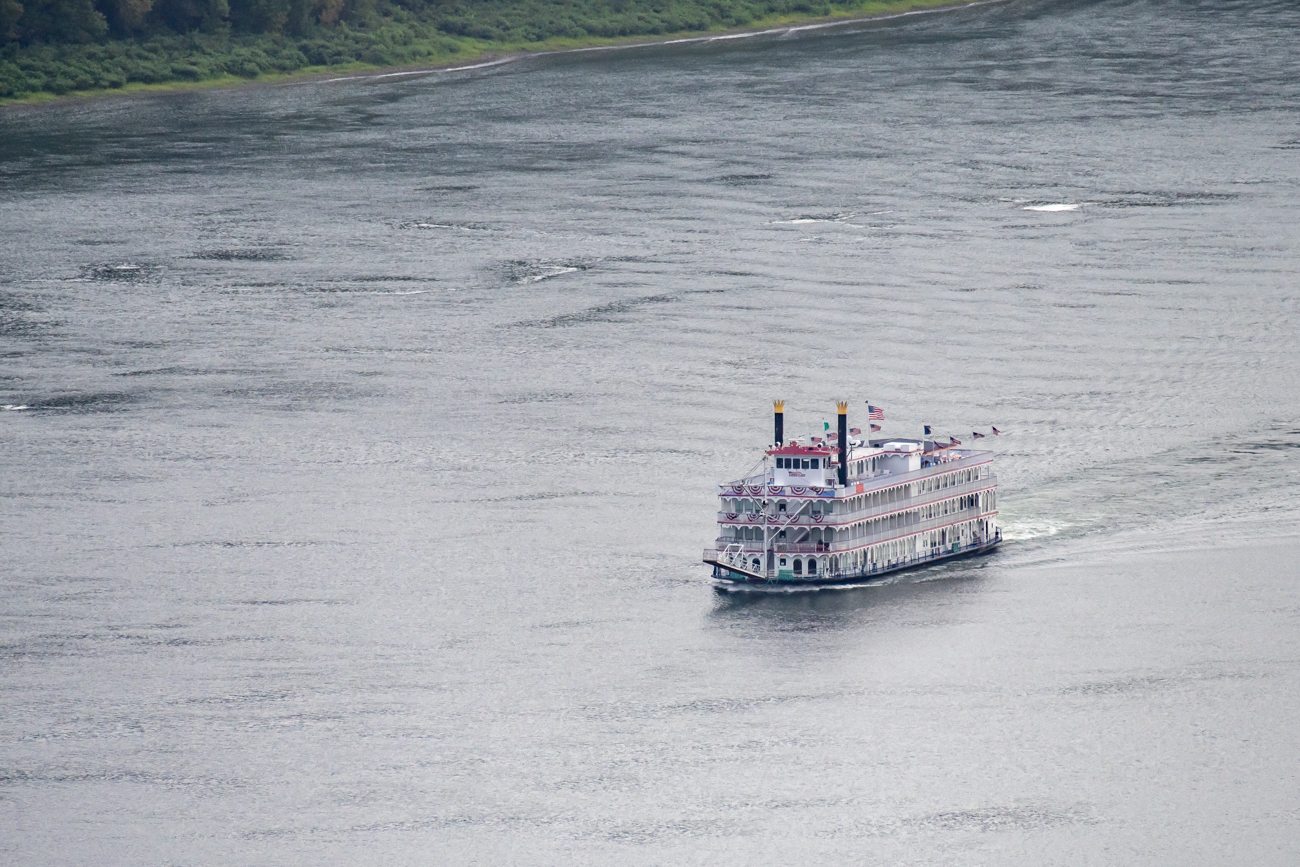 Schaufelrad-Dampfer auf dem River