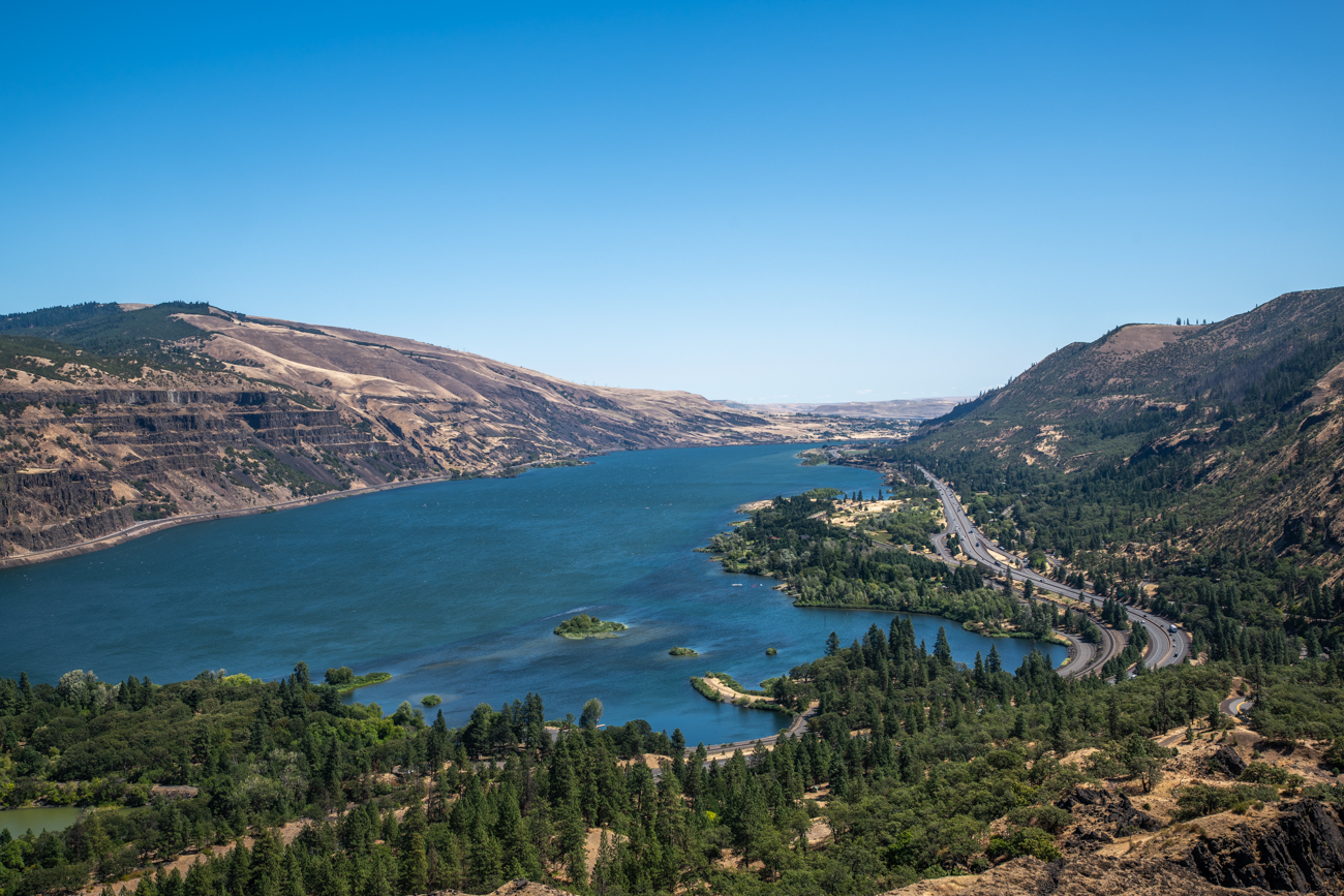 Columbia River mit Highway