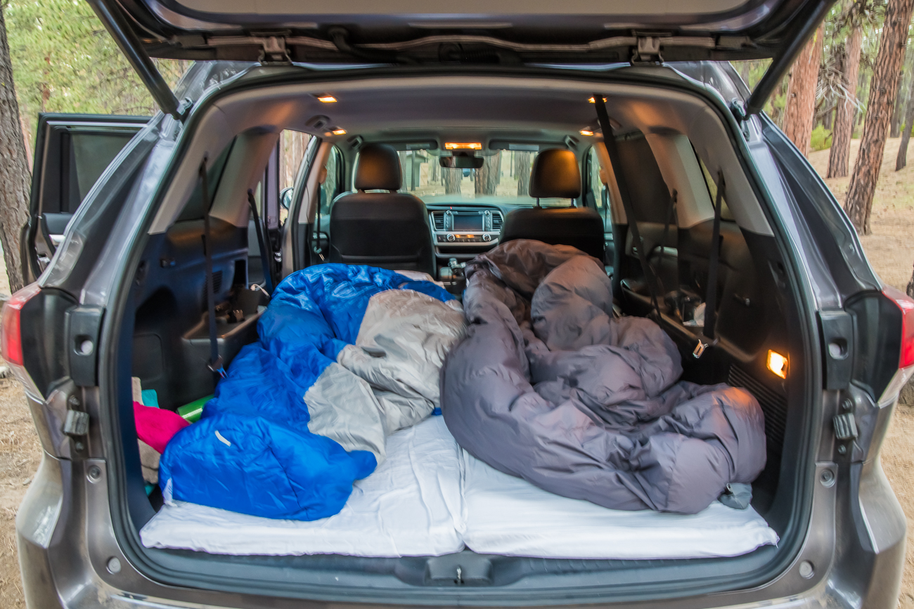 Statt ein Zelt mitzuschleppen, haben wir unser Nachtlager im Auto eingerichtet. Würden wir nächstes Mal wieder so machen!