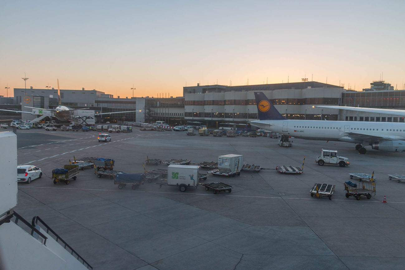 Frankfurt Flughafen: Blick aus dem Fenster unserer Boeing 777-300 