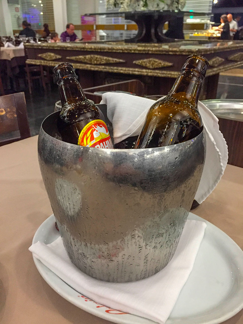 ... und dazu eisgekühltes Bier ... 