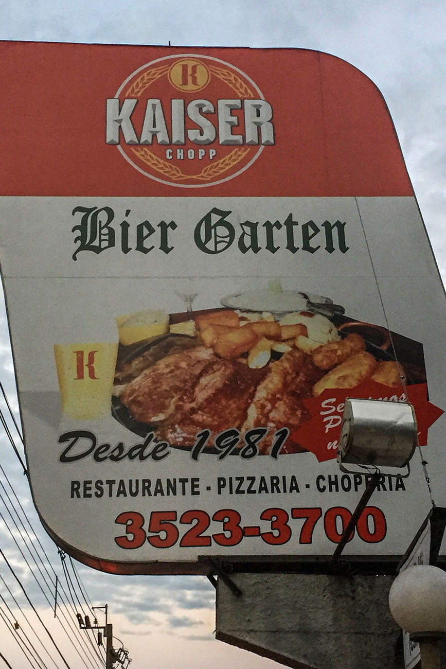 ... über den Biergarten mit Kaiser-Bier ;-) 